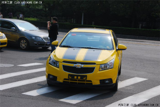 Illustration for article titled Chinese Fan-Boys Tart Up Random Cars To Show Bumblebee Love